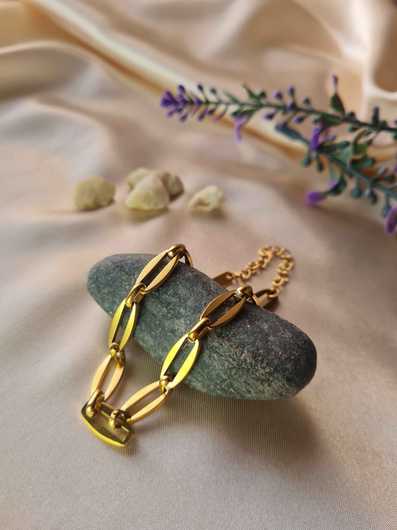 Gold Flat Oval Link Chain Bracelet