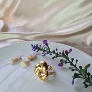 Golden Knot Radiance Ring