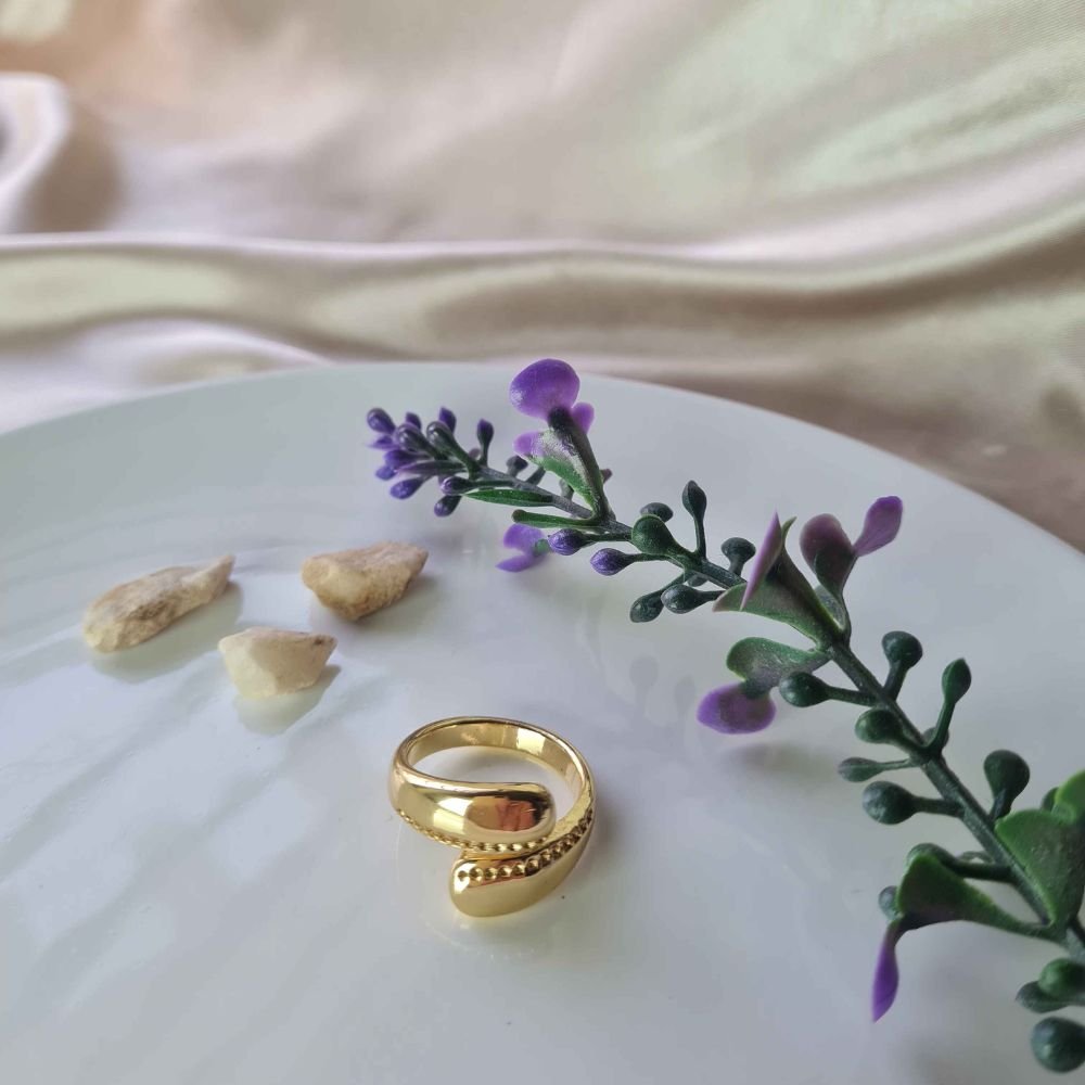 Golden Embrace Ring - Image 2